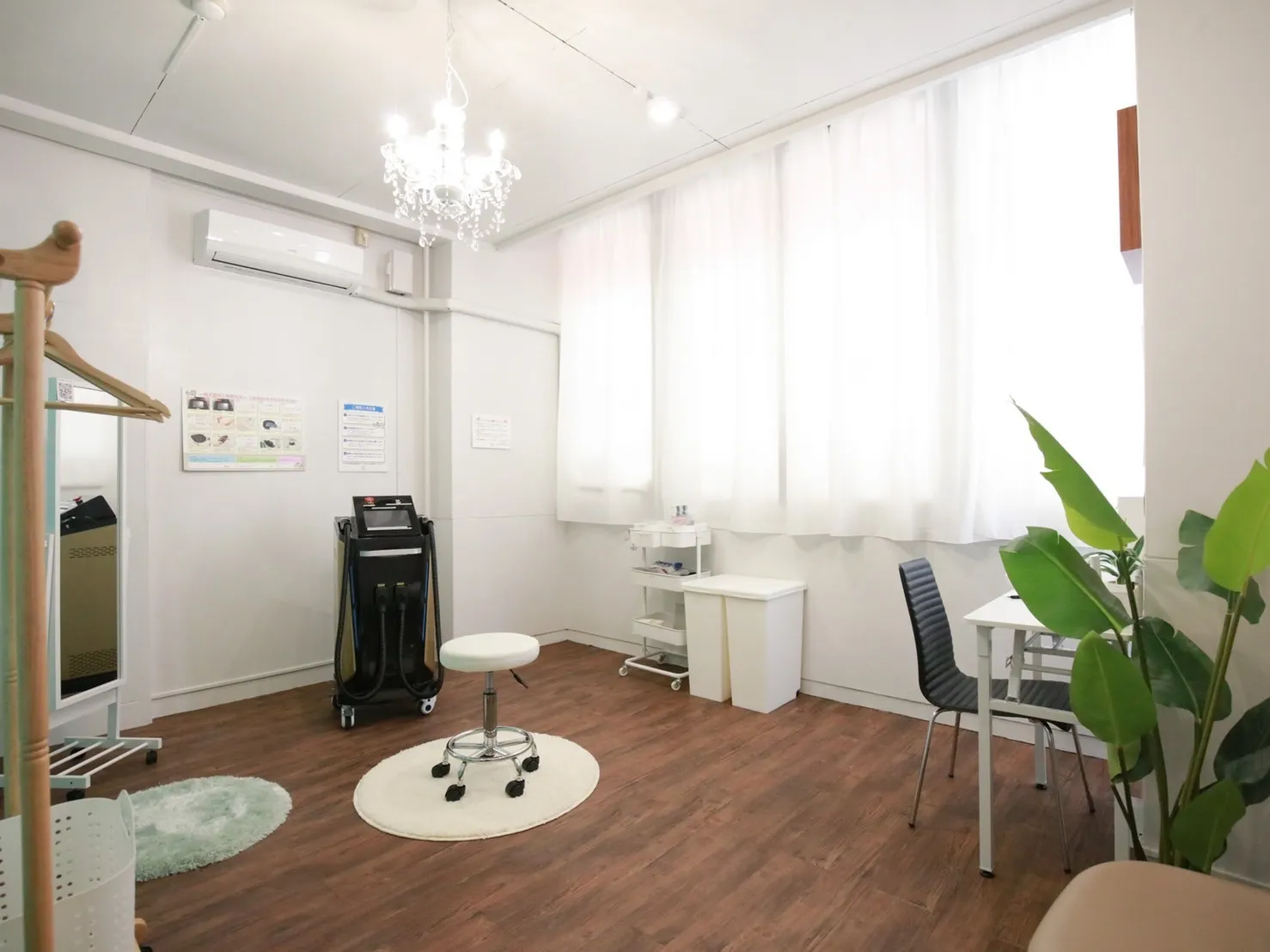 シンプルな店内